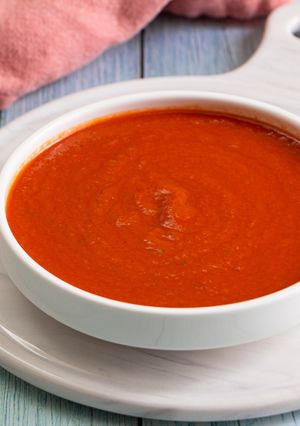 A picture of Tomato Sauce with Anchovies.