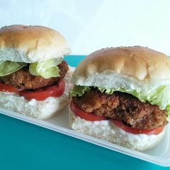 A picture of Crispy chicken burger.