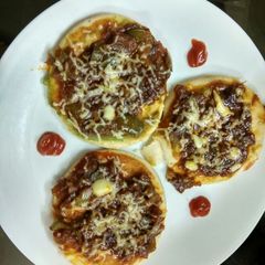 A picture of Delicious Mini Veg Pizza.