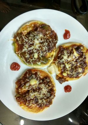 A picture of Delicious Mini Veg Pizza.