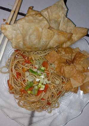Foto resep Pangsit gacoan pangsit goreng isi bakso dan ikan tongkol #juliaagustina