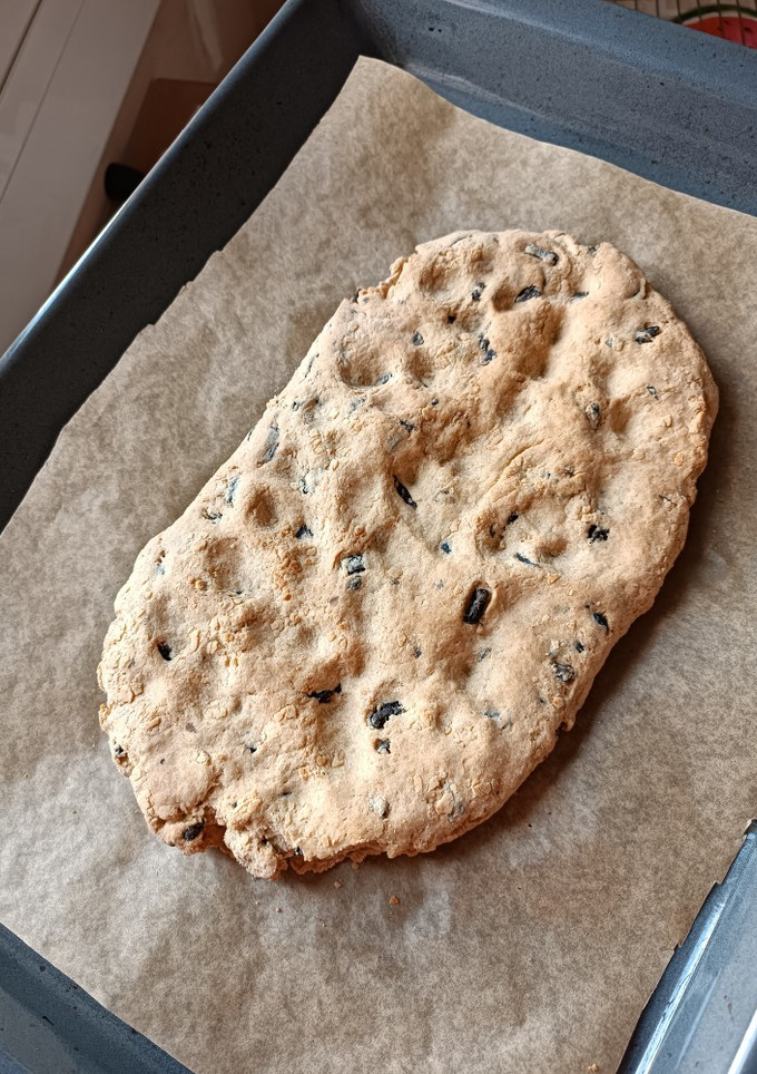 Una foto de Pan tipo focaccia con aceitunas sin gluten