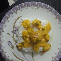 A picture of Kadhi Pakoda with white rice.