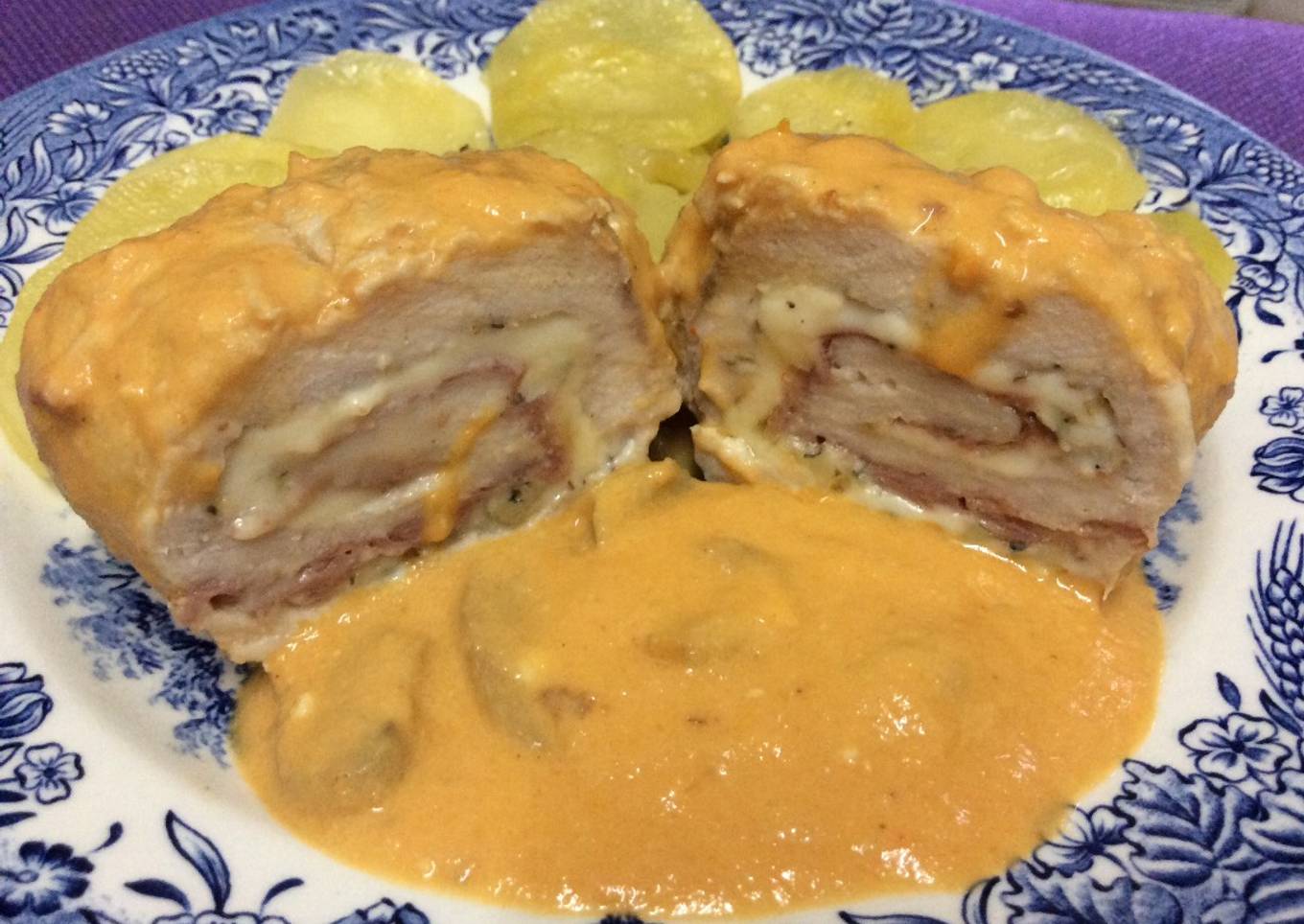 Pechuga rellena con crema de piquillos y setas🌹💗🥂