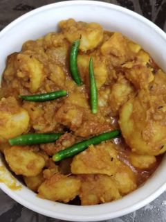 নিরামিষ আলুর দম(niramish aloor dum recipe in Bengali) রেসিপির প্রধান ছবি