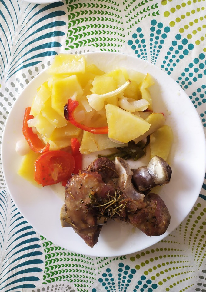 Una foto de Codillo asado con hierbas