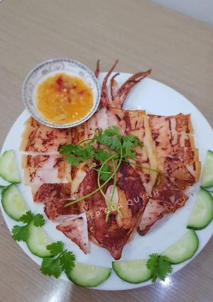 Hình của món Mực ống nướng mọi.