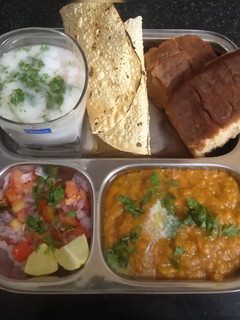પાઉંભાજી(pav bhaji recipe in gujarati) રેસીપી મુખ્ય ફોટો