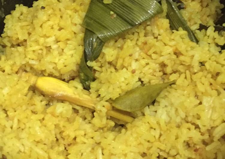 Bagaimana Menyiapkan Nasi kuning rice cooker kecil Anti Gagal