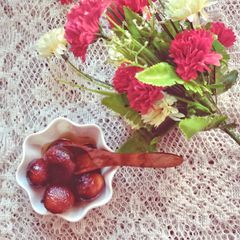 A picture of Gulab Jamun.