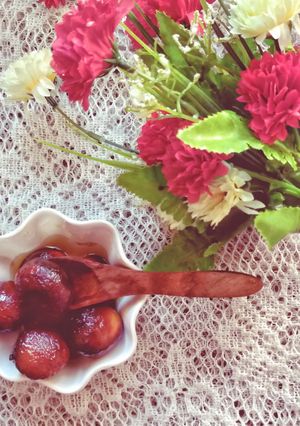 A picture of Gulab Jamun.