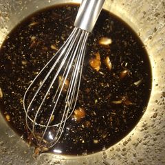 Teriyaki sauce A picture of Teriyaki sauce.