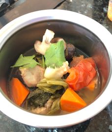 thịt đùi gà cà rốt