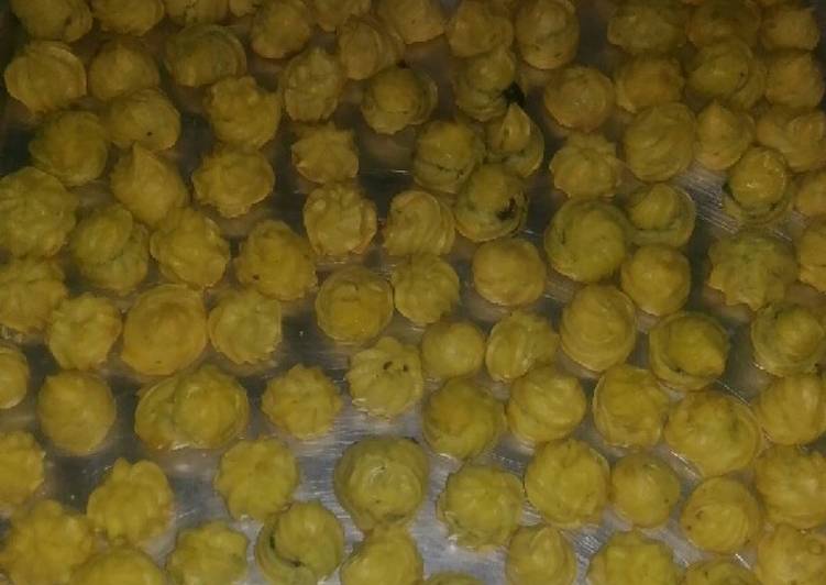 Soes kering isi cokelat