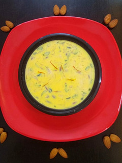 केसरिया बासुंदी(Kesariya Basundi recipe in Hindi) रेसिपी मुख्य फोटो