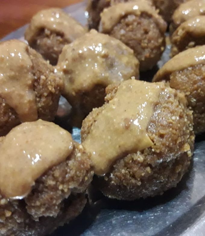 Una foto de ☆Trufas de Maní y Dulce de Leche☆