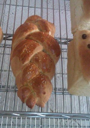 A picture of Weaved Bread.