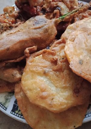 A picture of Crispy Potato and Chilli Pakora.