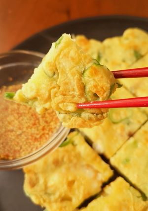 Foto di Pajeon - Pancake coreano con le foglie di porro
