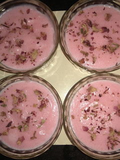 रोज़ फिरनी (Rose phirni recipe in hindi) रेसिपी मुख्य फोटो
