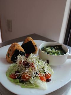 泡菜鮪魚三角飯糰 的食譜成品照片