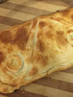 Una foto de Empanada de jamón york y queso