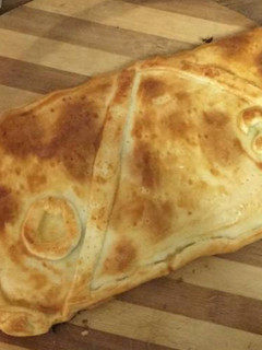 Una foto de Empanada de jamón york y queso