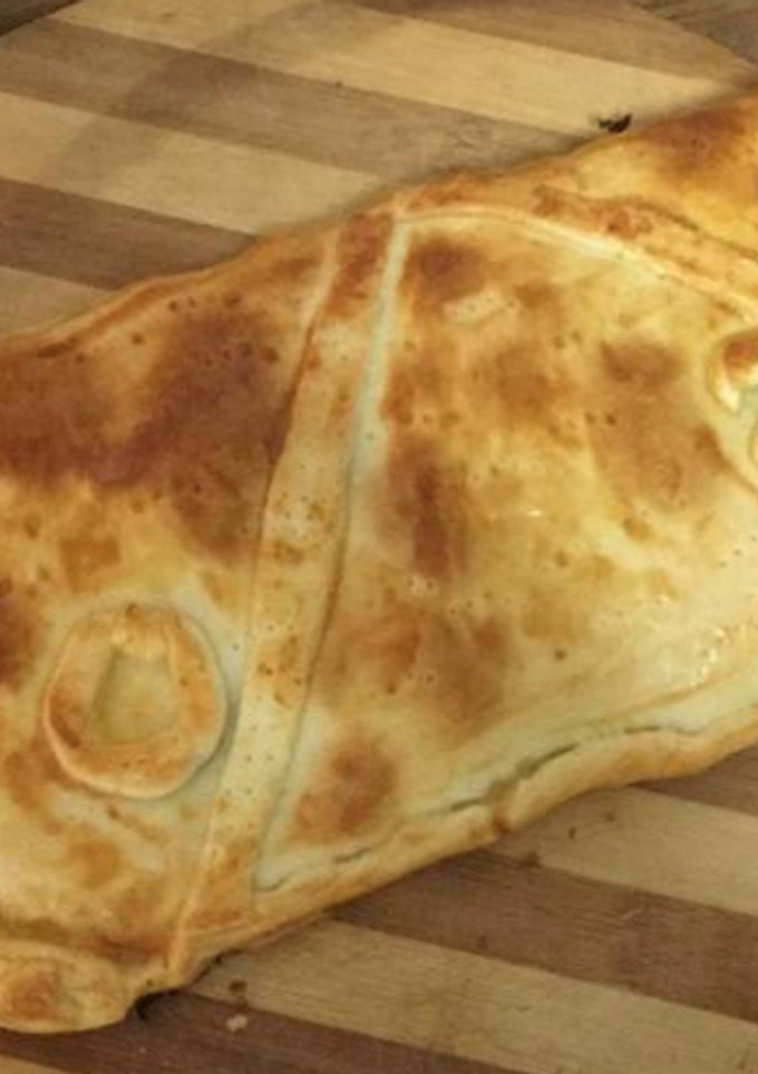 Una foto de Empanada de jamón york y queso