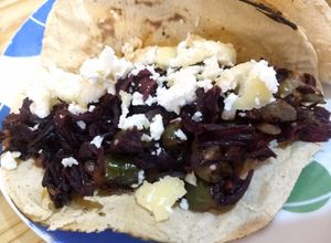 Una foto de Tacos de flor de Jamaica