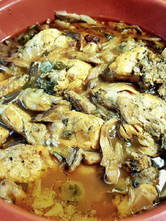 Una foto de Tajiné de Pollo con Setas, Miel, Verduras y Espécias Otómanas
