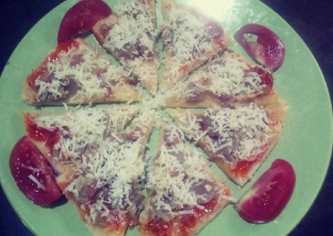 Resep Pizza Rotitawar Rumahan endezz&hellip;(no teflon no ragi), Enak
