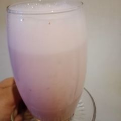 A picture of Greek yogurt & strawberry lassi.