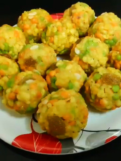 बुंदी लाडू (boondi ladoo recipe in marathi) रेसिपी चे मुख्य फोटो