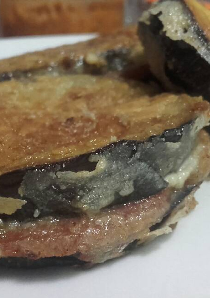 Una foto de Berenjenas rellenas de lomo embutido y camembert