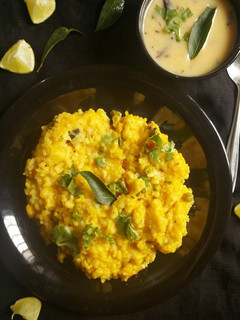 કઢી ખીચડી (Kadhi Khichdi Recipe In Gujarati) રેસીપી મુખ્ય ફોટો