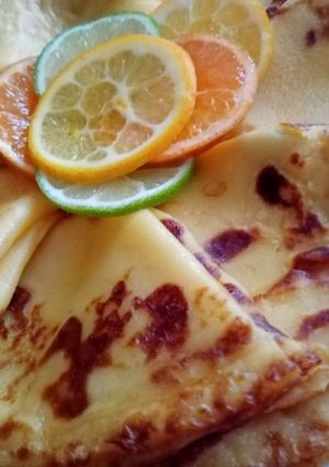O poză a rețetei Clătite dulce-acrişoare cu suc de fructe citrice.