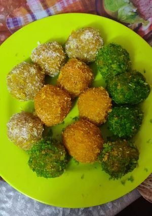 A picture of Coconut ladoo.