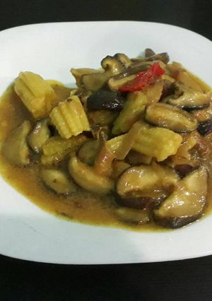 Foto resep Jagung muda dan cendawan butang masak lemak