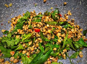 Hình của món Hến Xào Rau Răm.