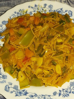 Una foto de Fideos con verduras