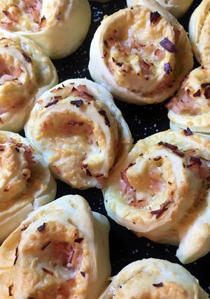 Una foto de Rolls de queso y jamón 🧀❤️