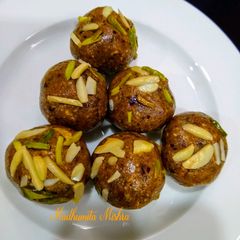 A picture of Dates and Dry Fruits Ladoos.