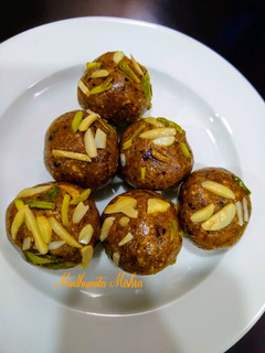 A picture of Dates and Dry Fruits Ladoos.