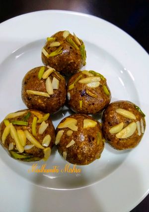 A picture of Dates and Dry Fruits Ladoos.