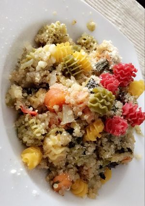 Una foto de Quinoa y Pasta de Quinoa con vegetales !