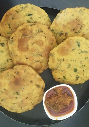 मेथी की पूरी (Methi ki puri recipe in Hindi) रेसिपी मुख्य फोटो