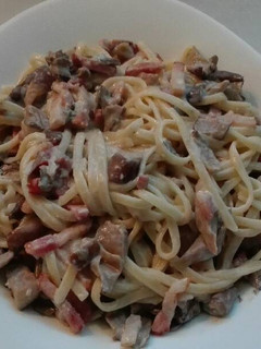 Una foto de Tallarines con setas y bacon al roquefort