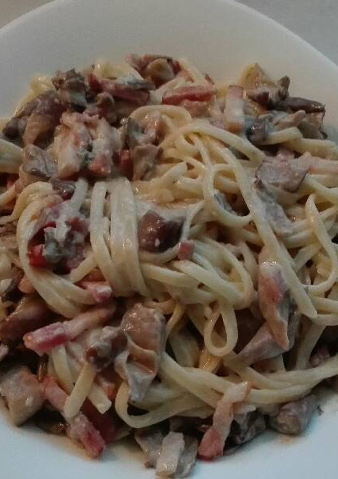 Una foto de Tallarines con setas y bacon al roquefort