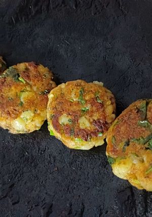 A picture of Low-Oil Healthy Moong Patties.