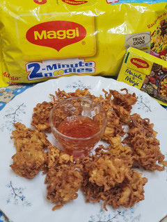 मैगी के पकौड़े(Maggi pakoda recipe in hindi) रेसिपी मुख्य फोटो